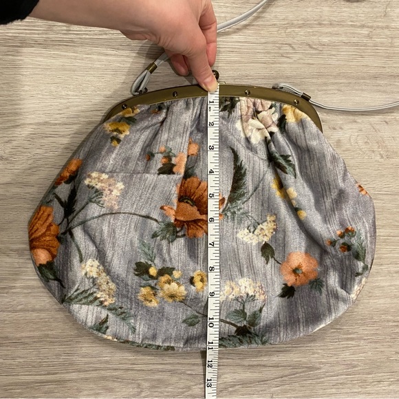 VINTAGE | Velour Floral Print Large Purse - Picture 7 of 7